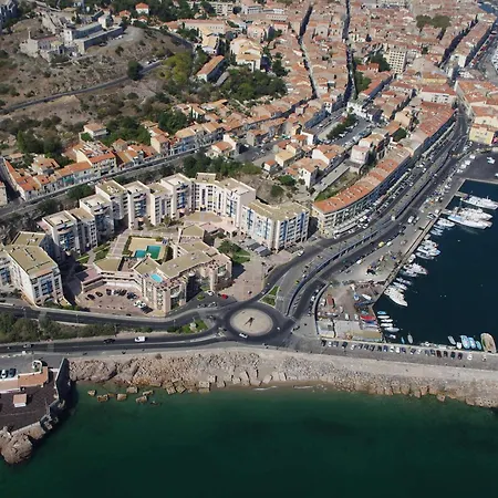 Proche Centre - T2 Rénové 30m² Avec Piscine Et Wifi - Fr-1-472a-296 Appartement